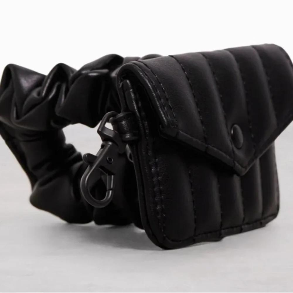 BEIS Black Travel‎ Drink Faux Fur Koozie Sling Bag Wallet Strap Accessory NWT